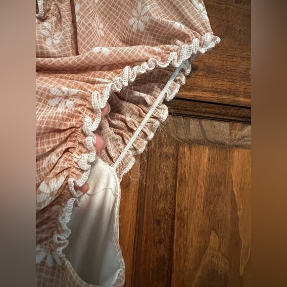 Urban Outfitters Audrey Mini Dress Beige Floral Size Medium - Picture 12 of 12